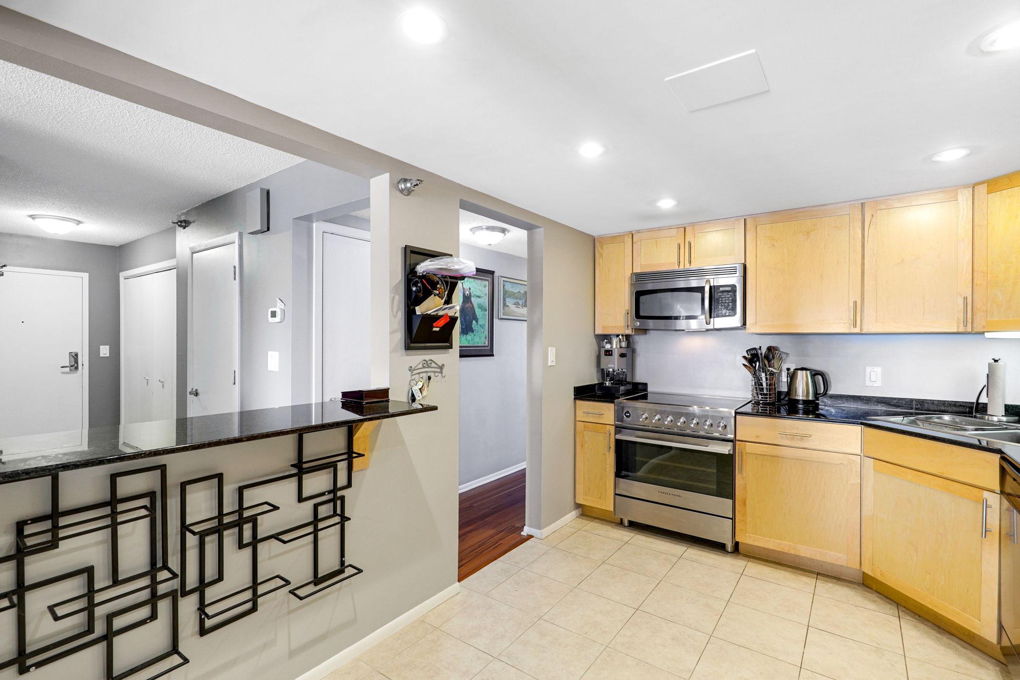 17-web-or-mls-110 1st Ave NE F1601, Minneapolis-16.jpg