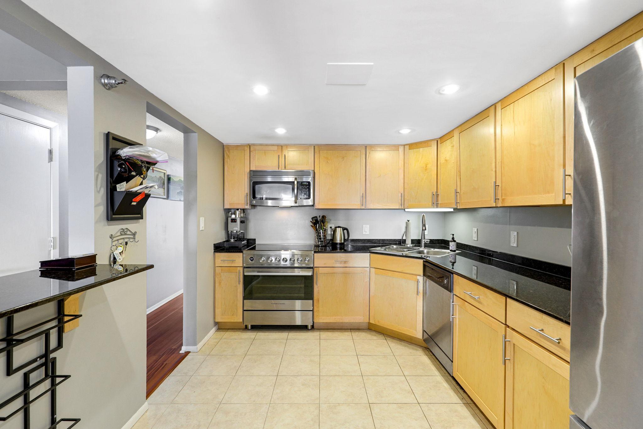 16-web-or-mls-110 1st Ave NE F1601, Minneapolis-15.jpg