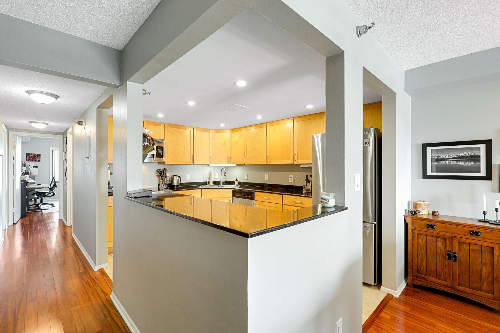 15-web-or-mls-110 1st Ave NE F1601, Minneapolis-14.jpg