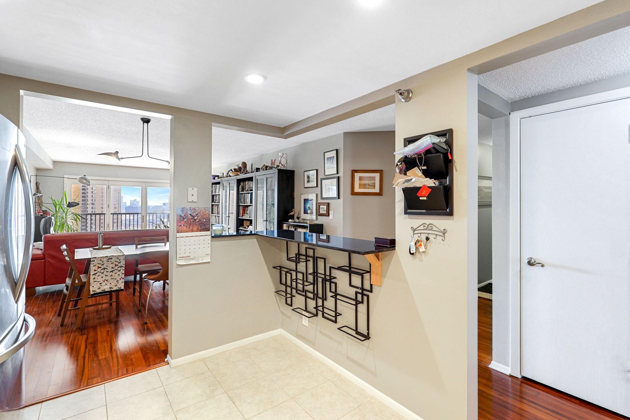 18-web-or-mls-110 1st Ave NE F1601, Minneapolis-17.jpg
