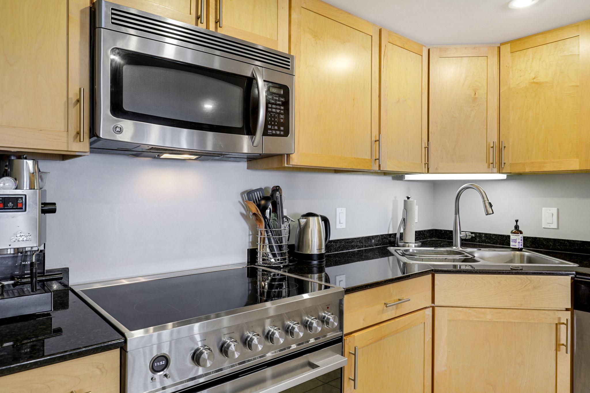 21-web-or-mls-110 1st Ave NE F1601, Minneapolis-21.jpg