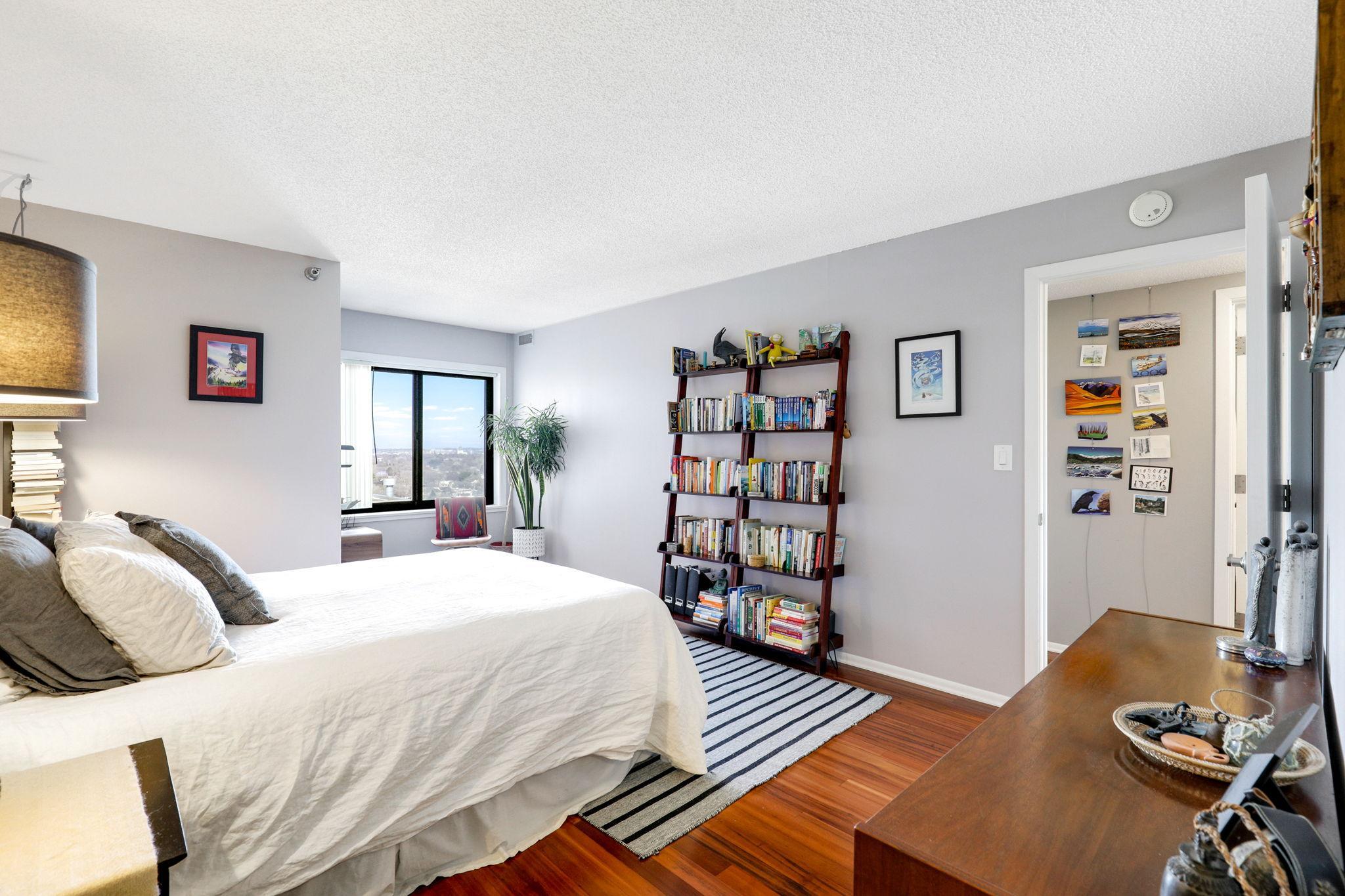 31-web-or-mls-110 1st Ave NE F1601, Minneapolis-32.jpg
