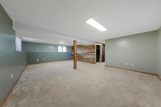 421 10th Avenue SE, Faribault, MN 55021