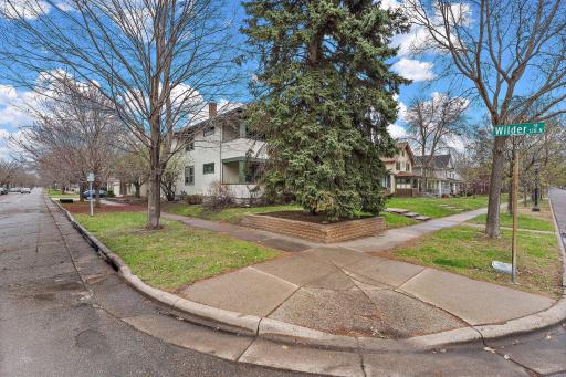 2017 Laurel Avenue, Saint Paul, MN 55104
