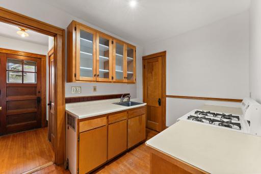 2017 Laurel Avenue, Saint Paul, MN 55104