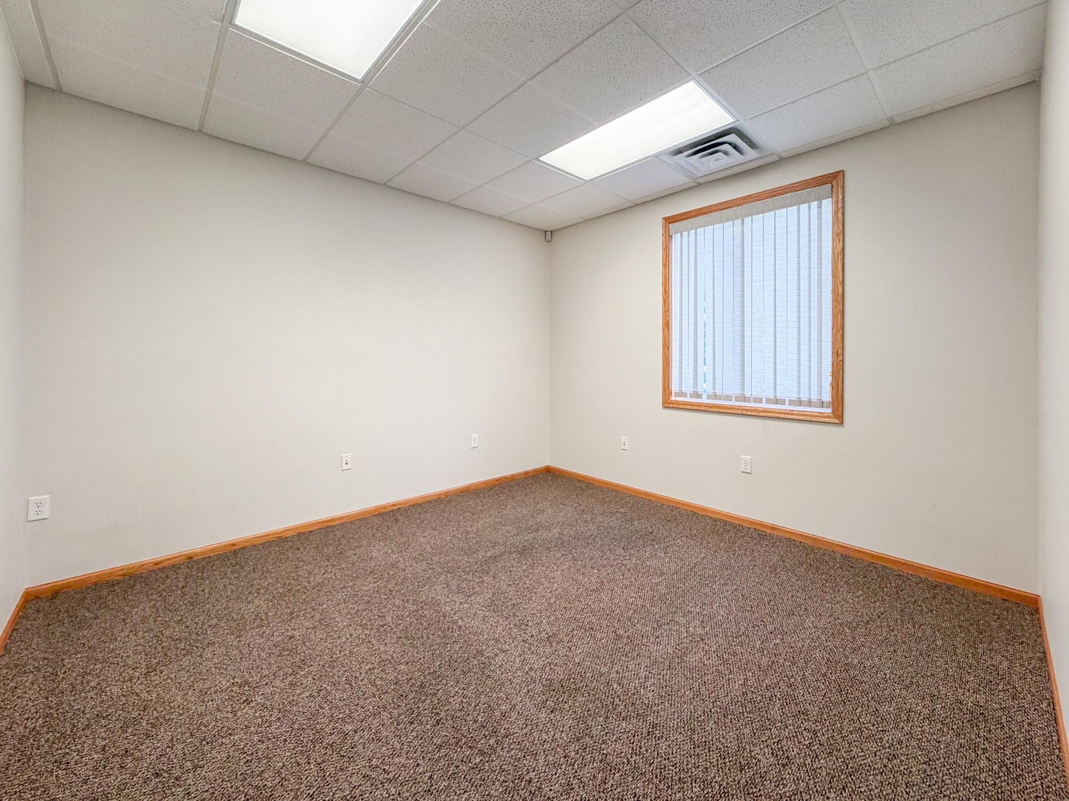 06 - Office 3.jpg