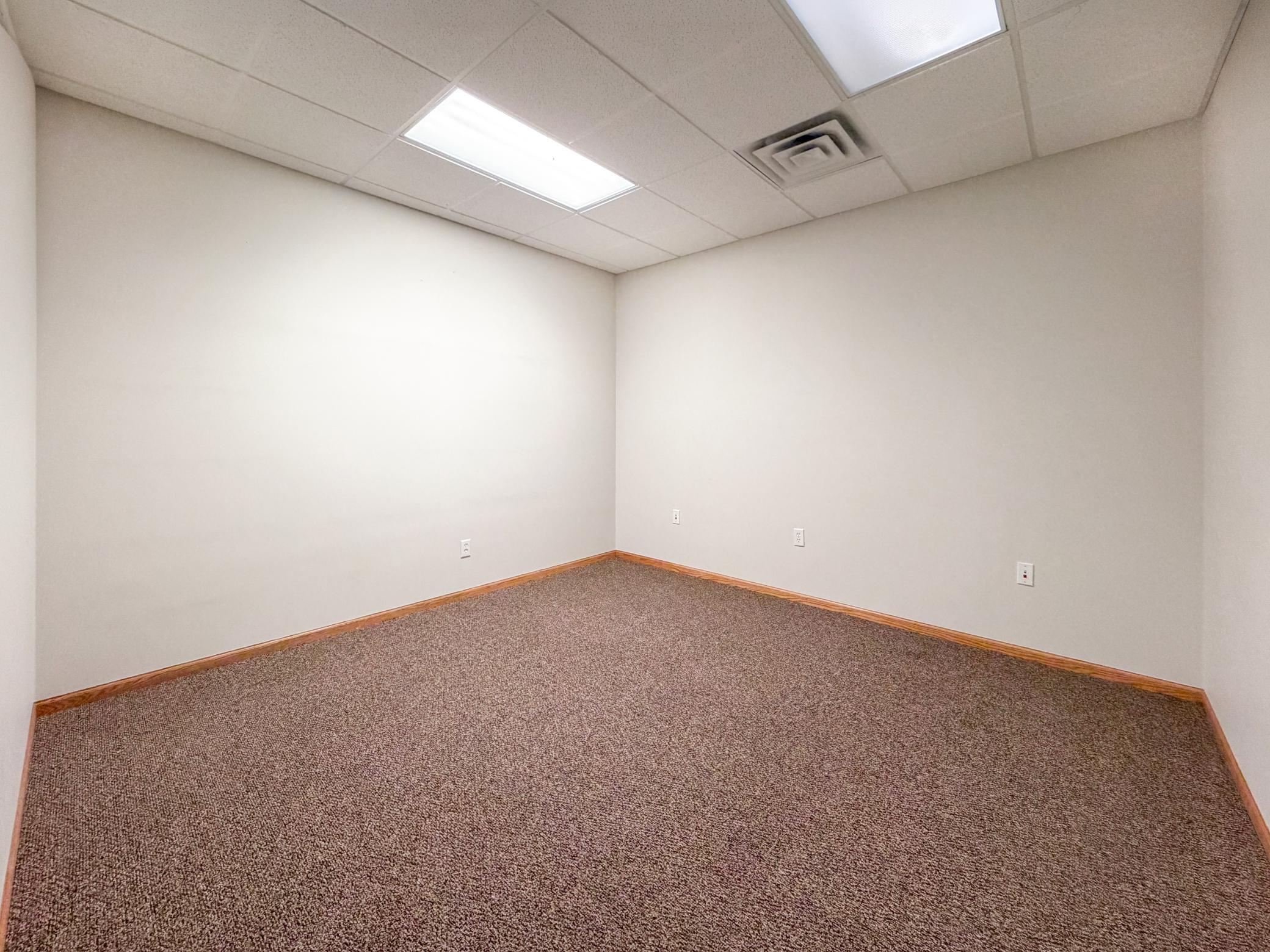 05 - Office 2.jpg