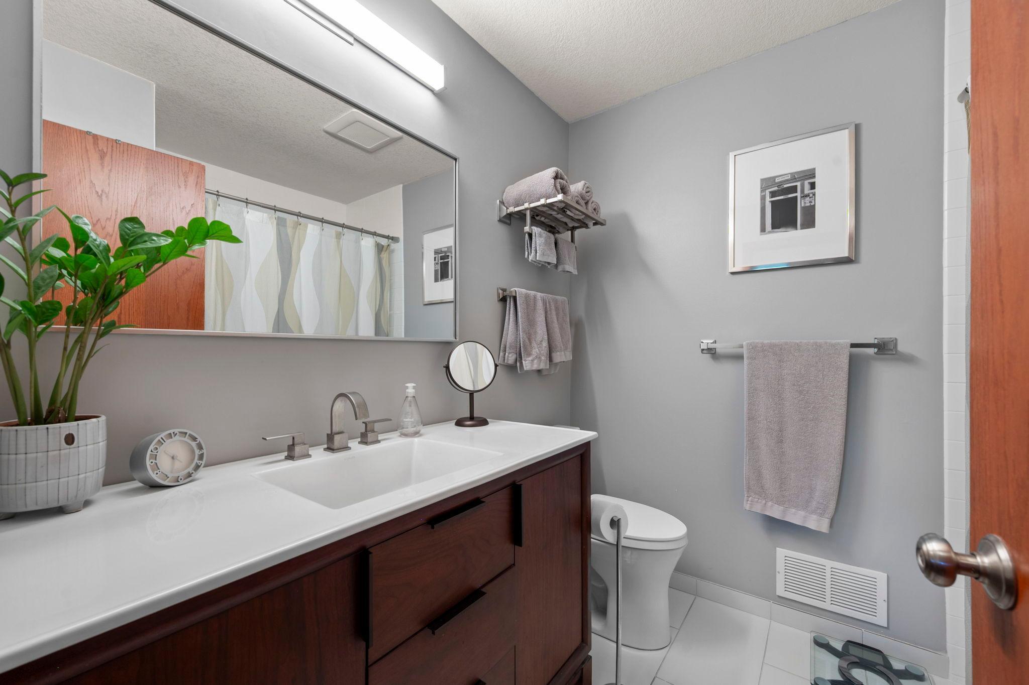 Remodeled Full Bath...neutral