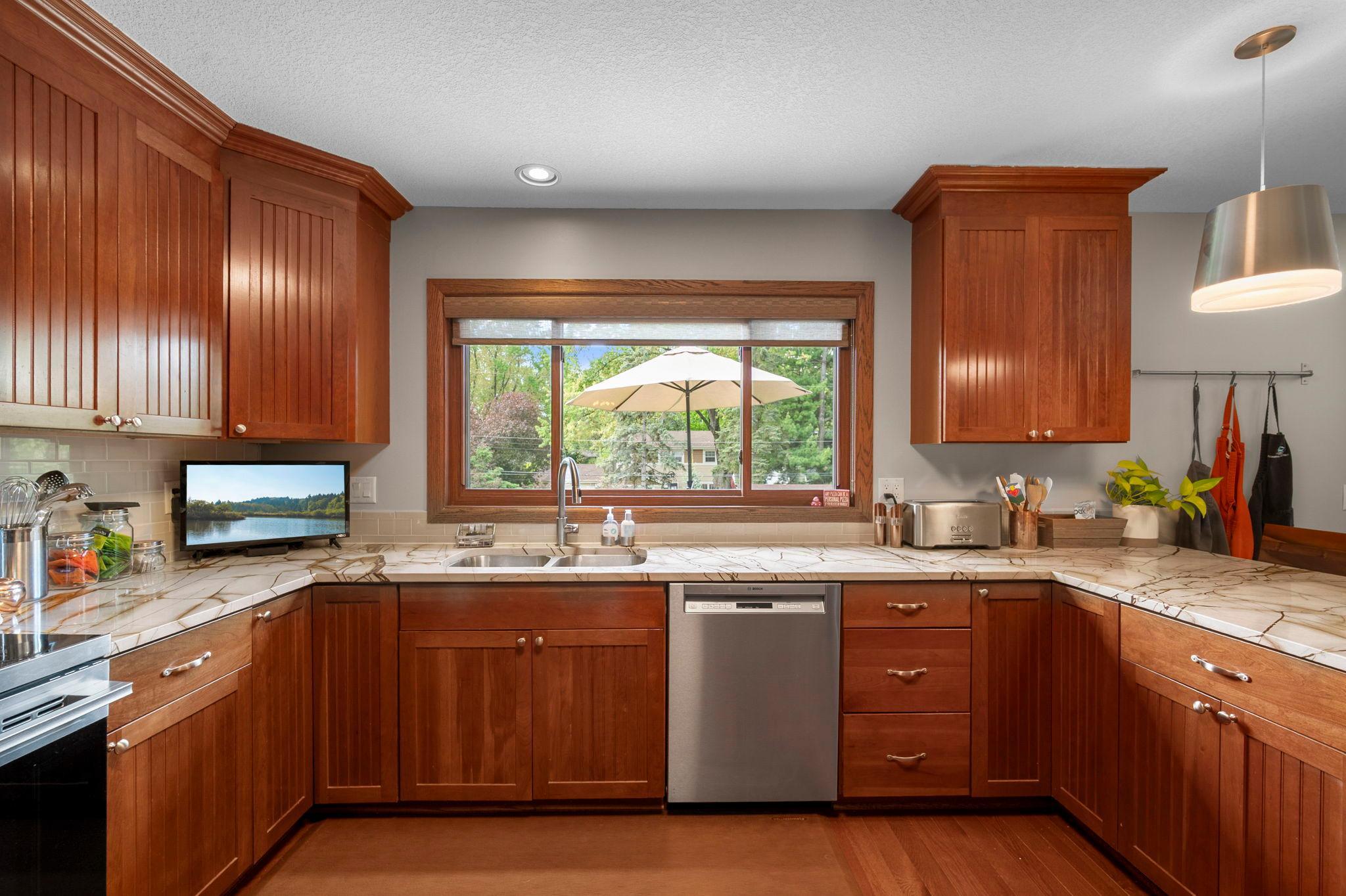 Stunning Granite & SS Appliances