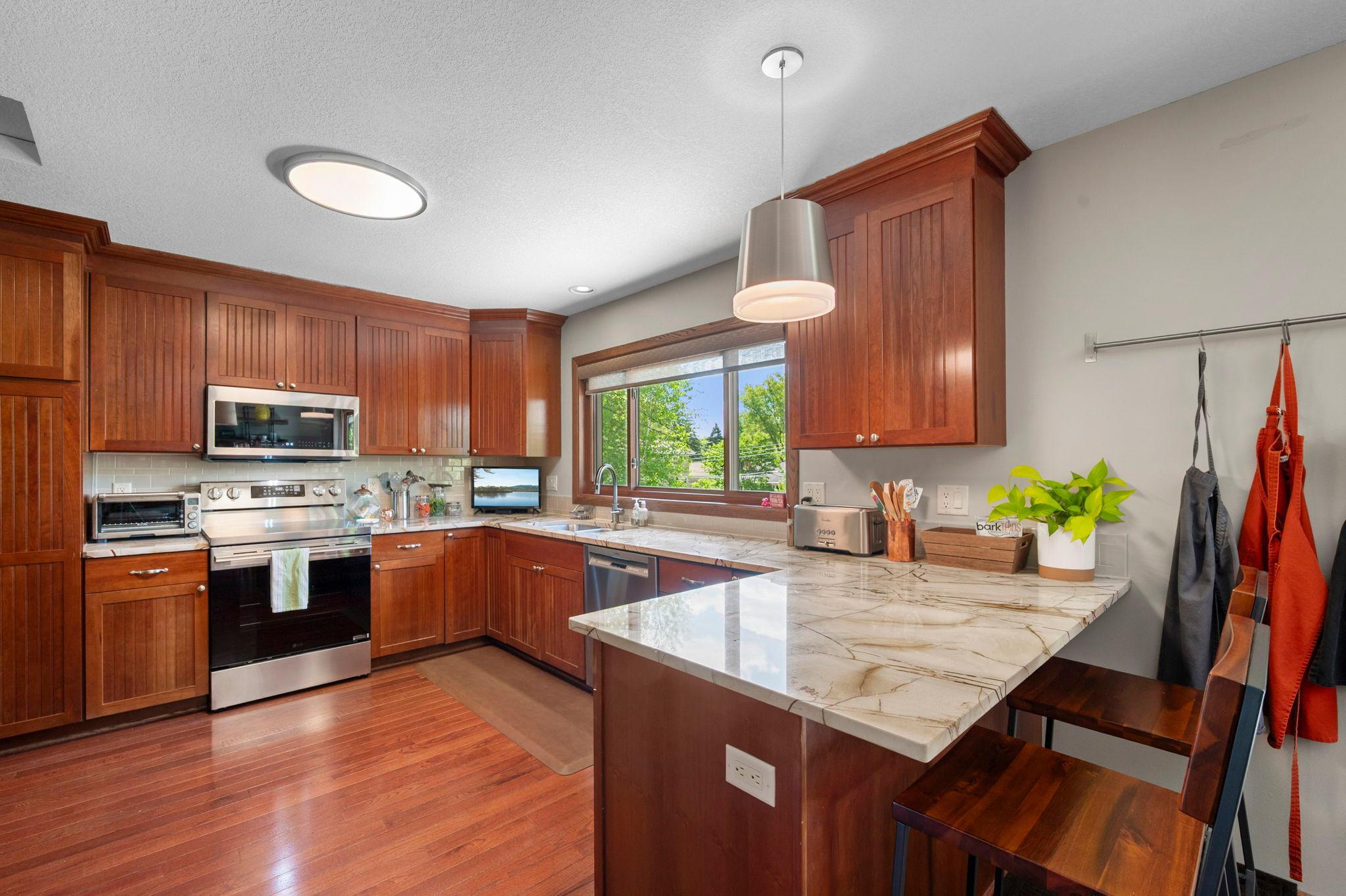 Fabulous Kitchen with Breakfast Bar
