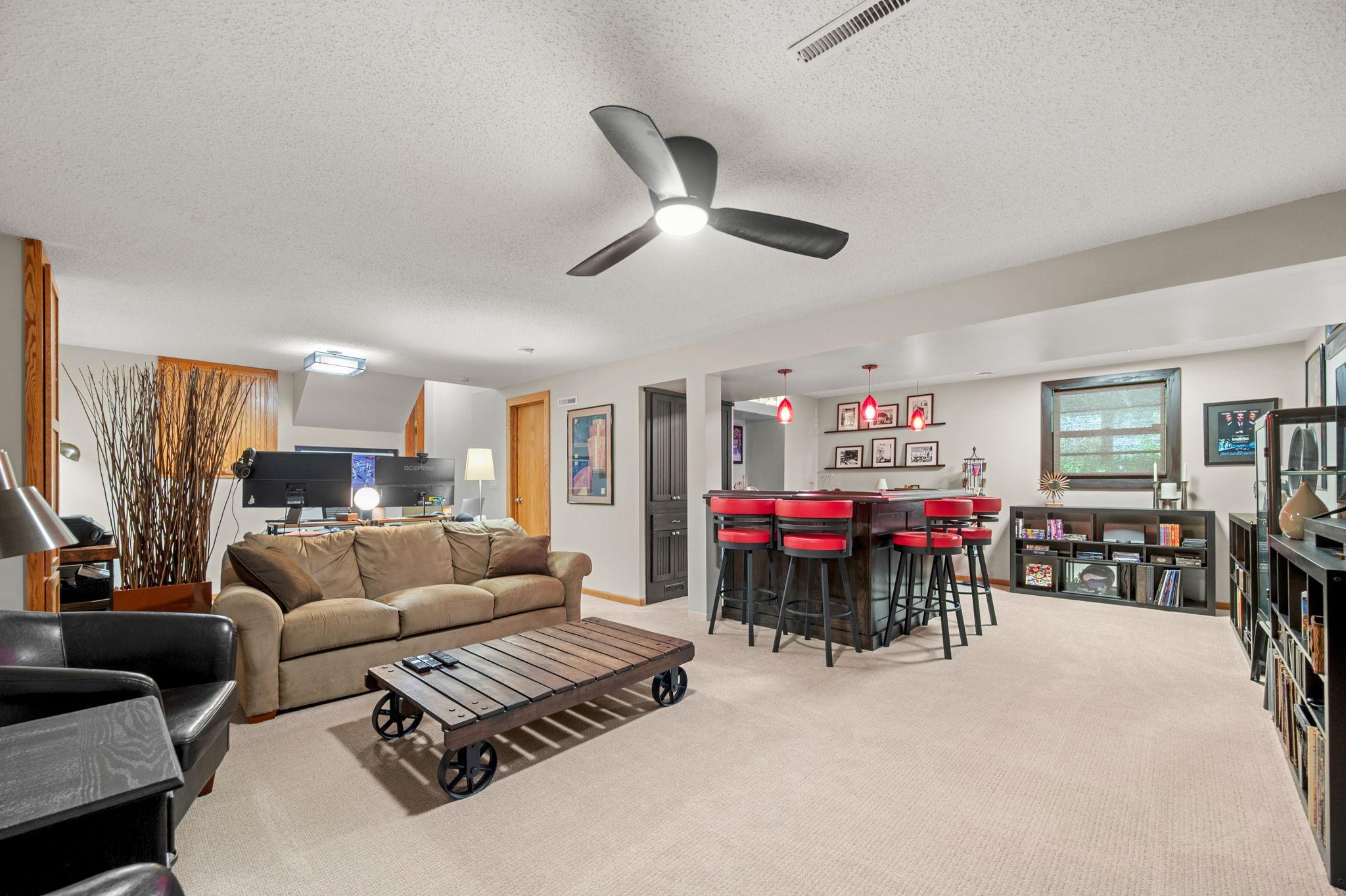 Loads of space to hang out or entertain