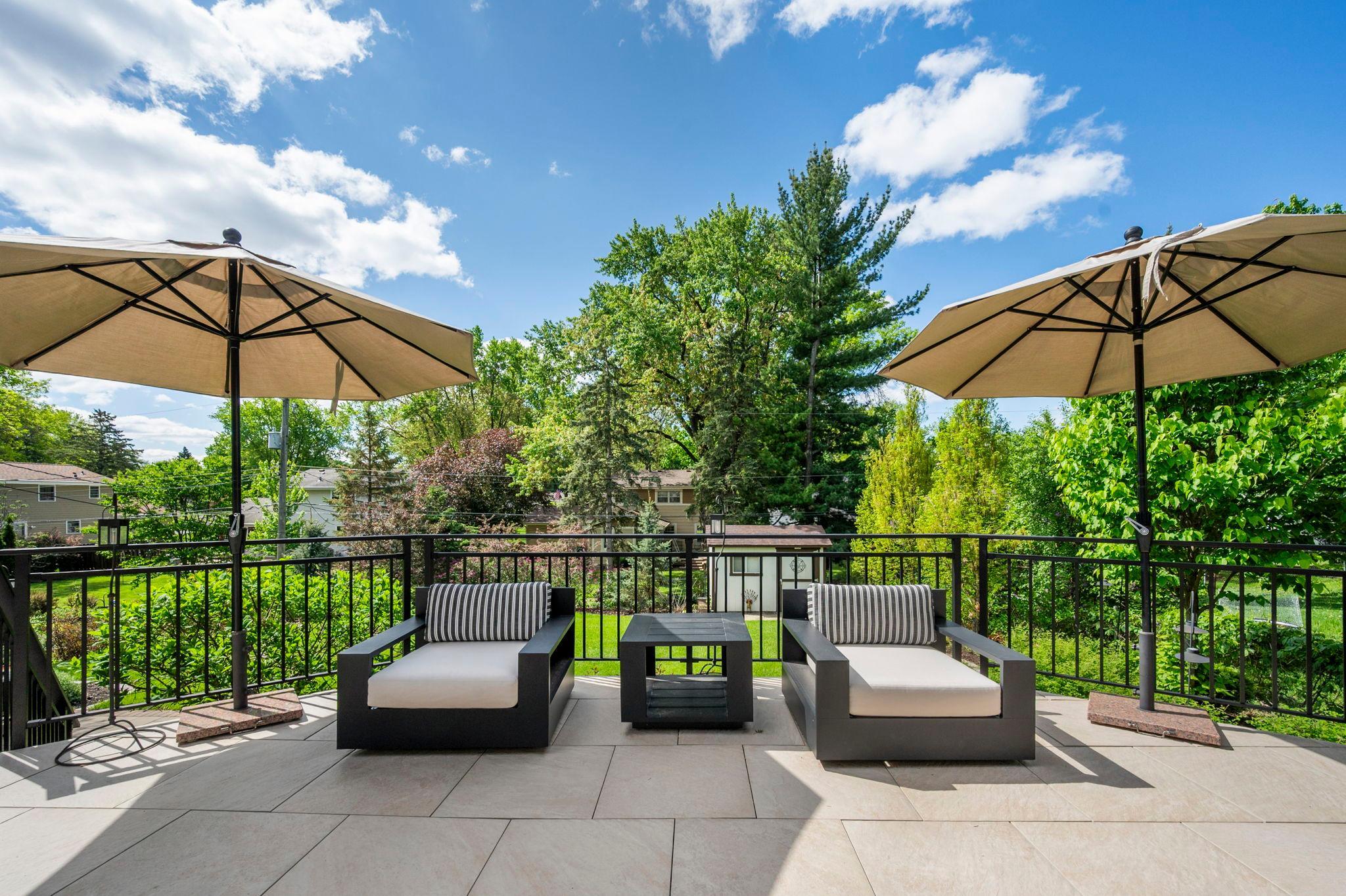 73-web-or-mls-9117 34 12 Ave N-121.jpg