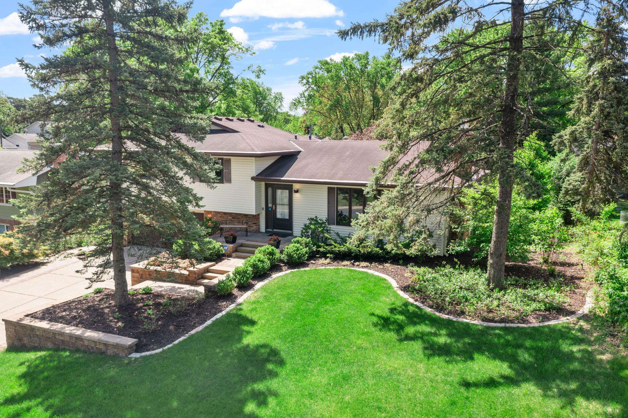 13-web-or-mls-9117 34 12 Ave N-342.jpg