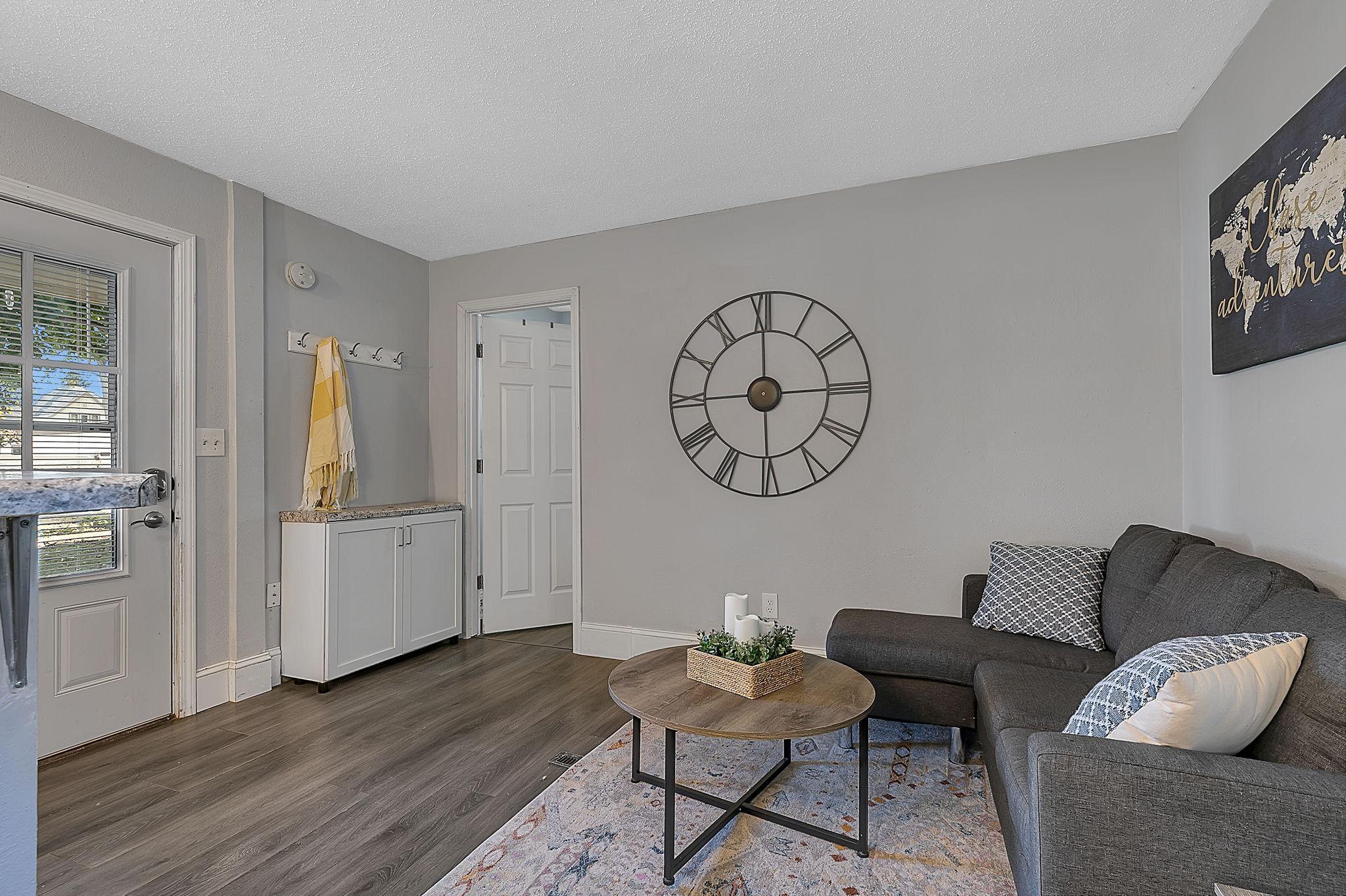 Back unit living room