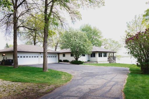 11621 Maple Springs Drive SE, Alexandria, MN 56308