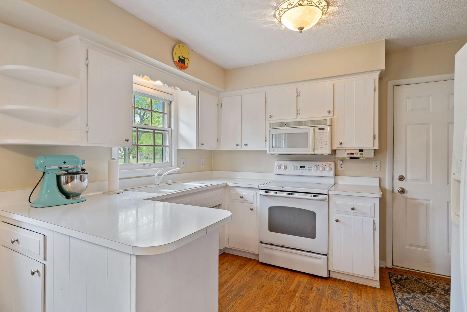 04 Kitchen.jpg
