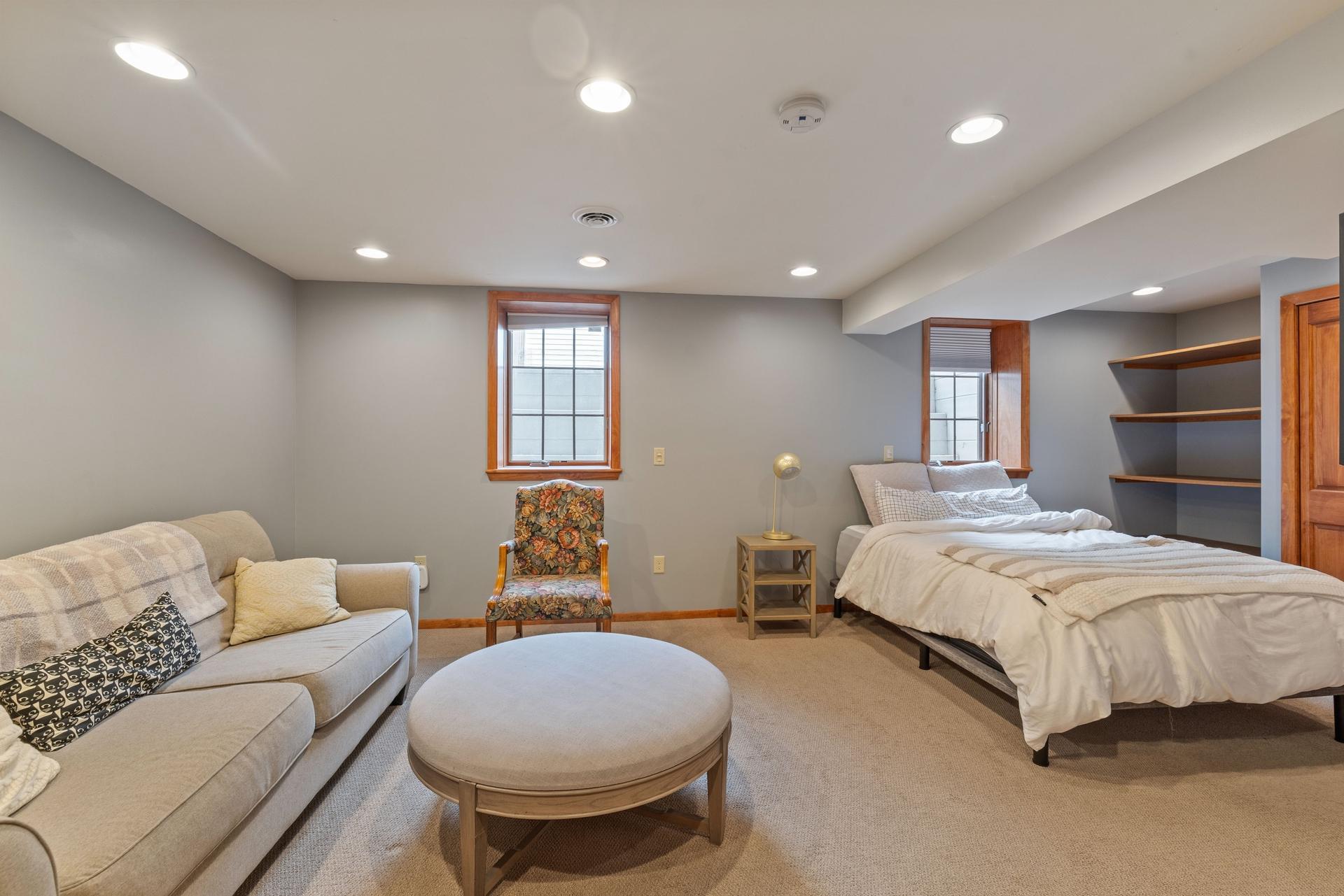 08 Lower level 4th bedroom.jpg