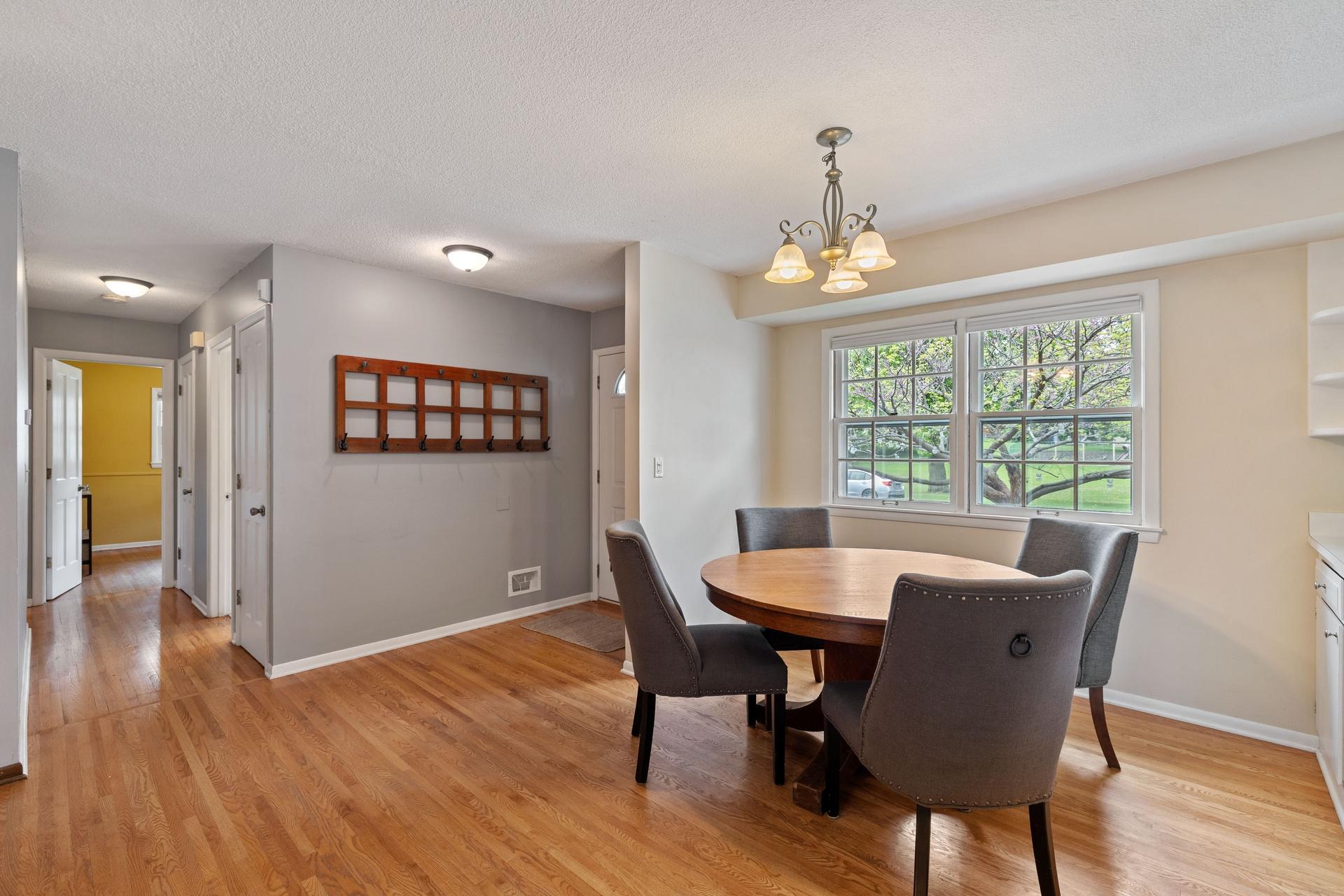 13 Dining room.jpg