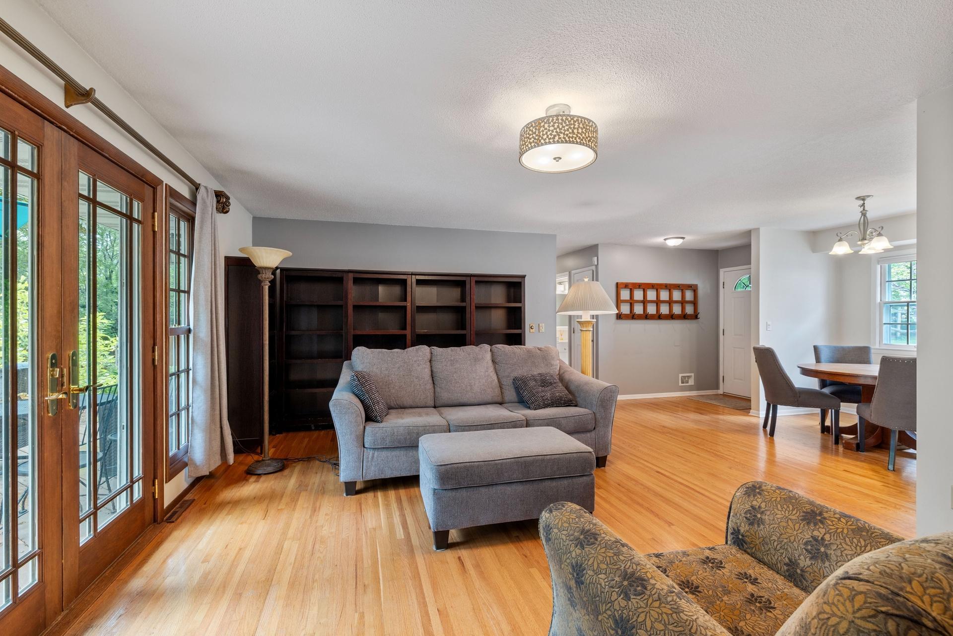 12 Living room with walkout to deck.jpg