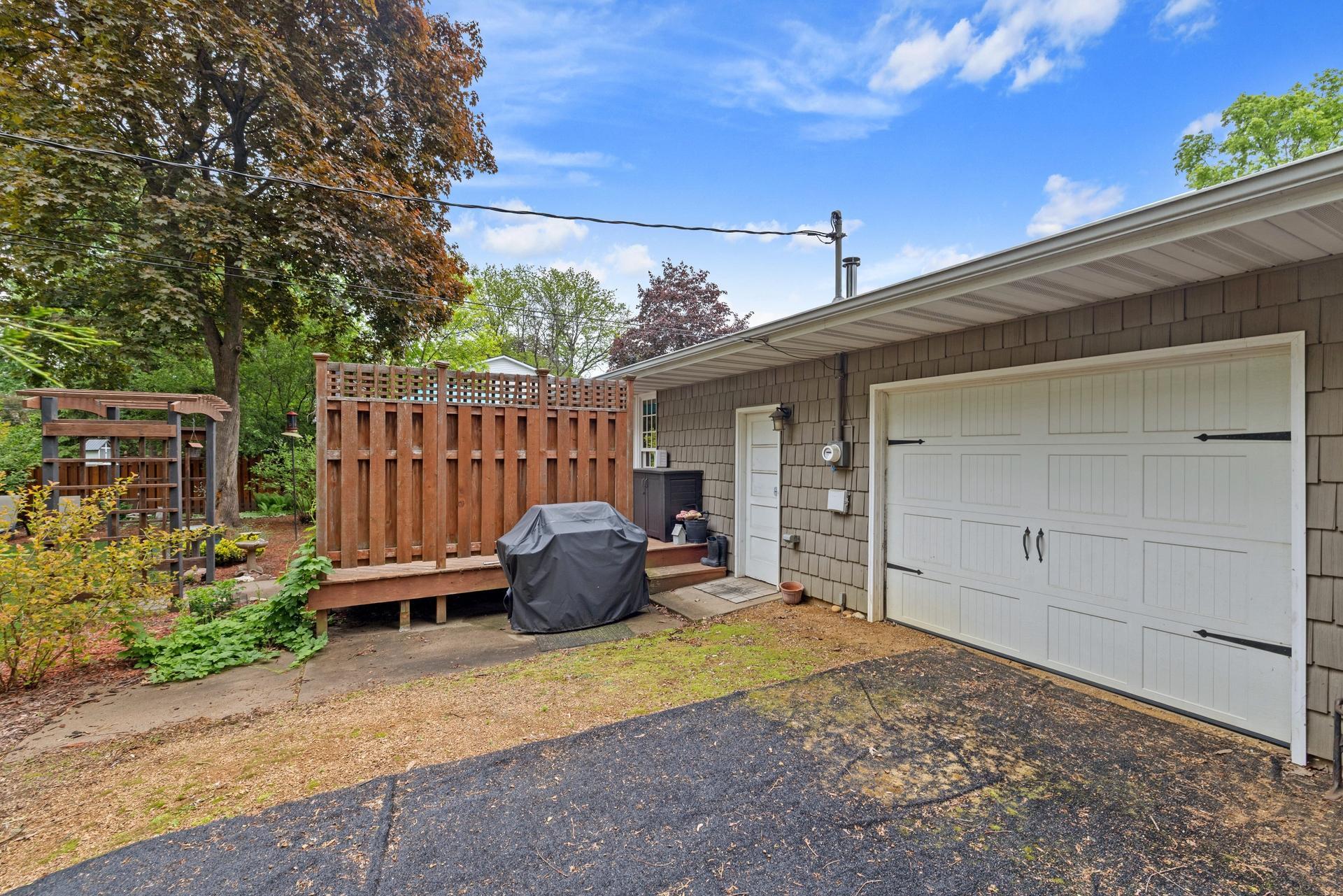 22 2nd garage door in back.jpg