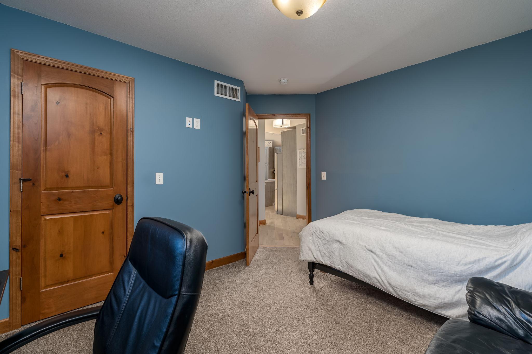 29-web-or-mls-1120-park-rd.jpg