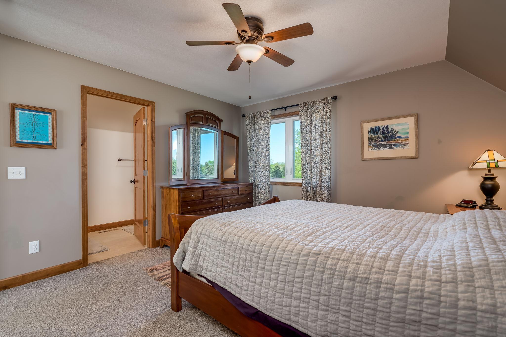 47-web-or-mls-1120-park-rd.jpg