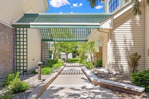 7631 Edinborough Way, 5213, Edina, MN 55435