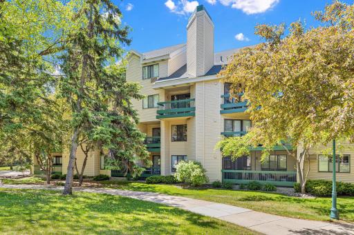 7631 Edinborough Way, 5213, Edina, MN 55435