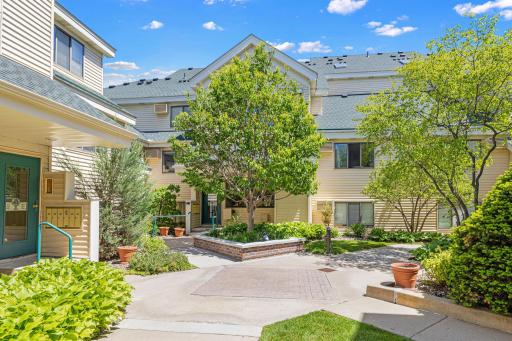 7631 Edinborough Way, 5213, Edina, MN 55435