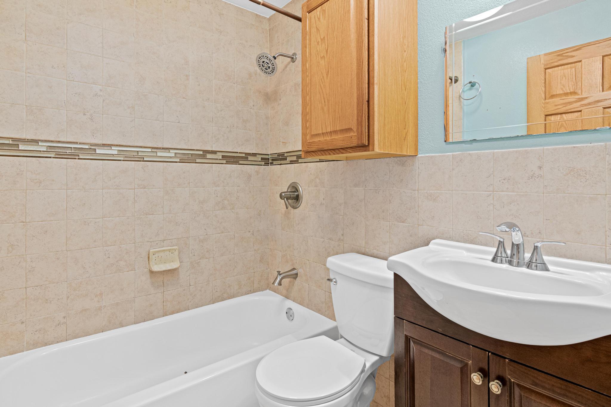 Main full bathroom!
