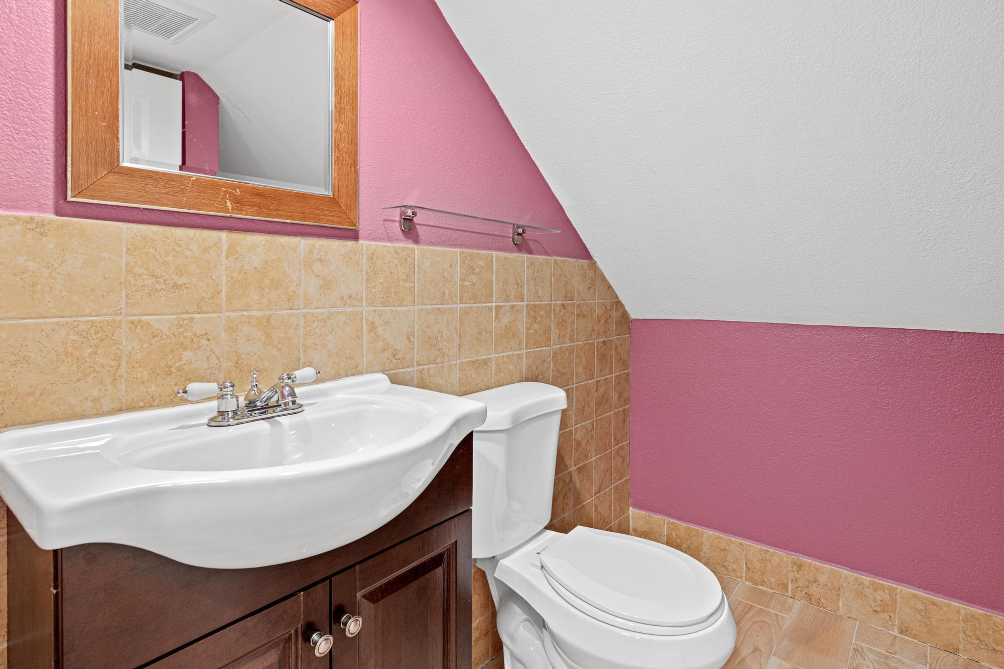 Upper level 3/4 bath!