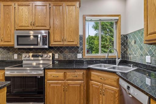 Deep double sink and Bosch appliances