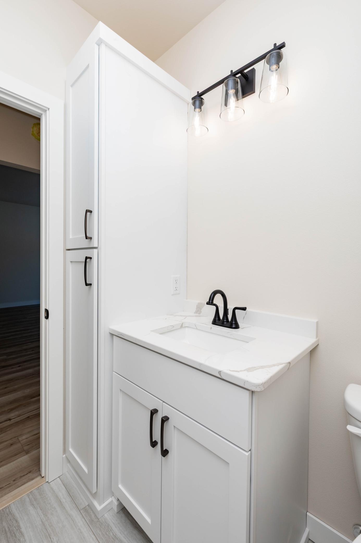 main floor 1/2 bath