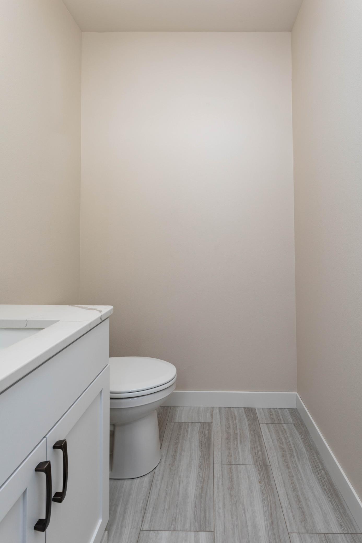 main floor 1/2 bath