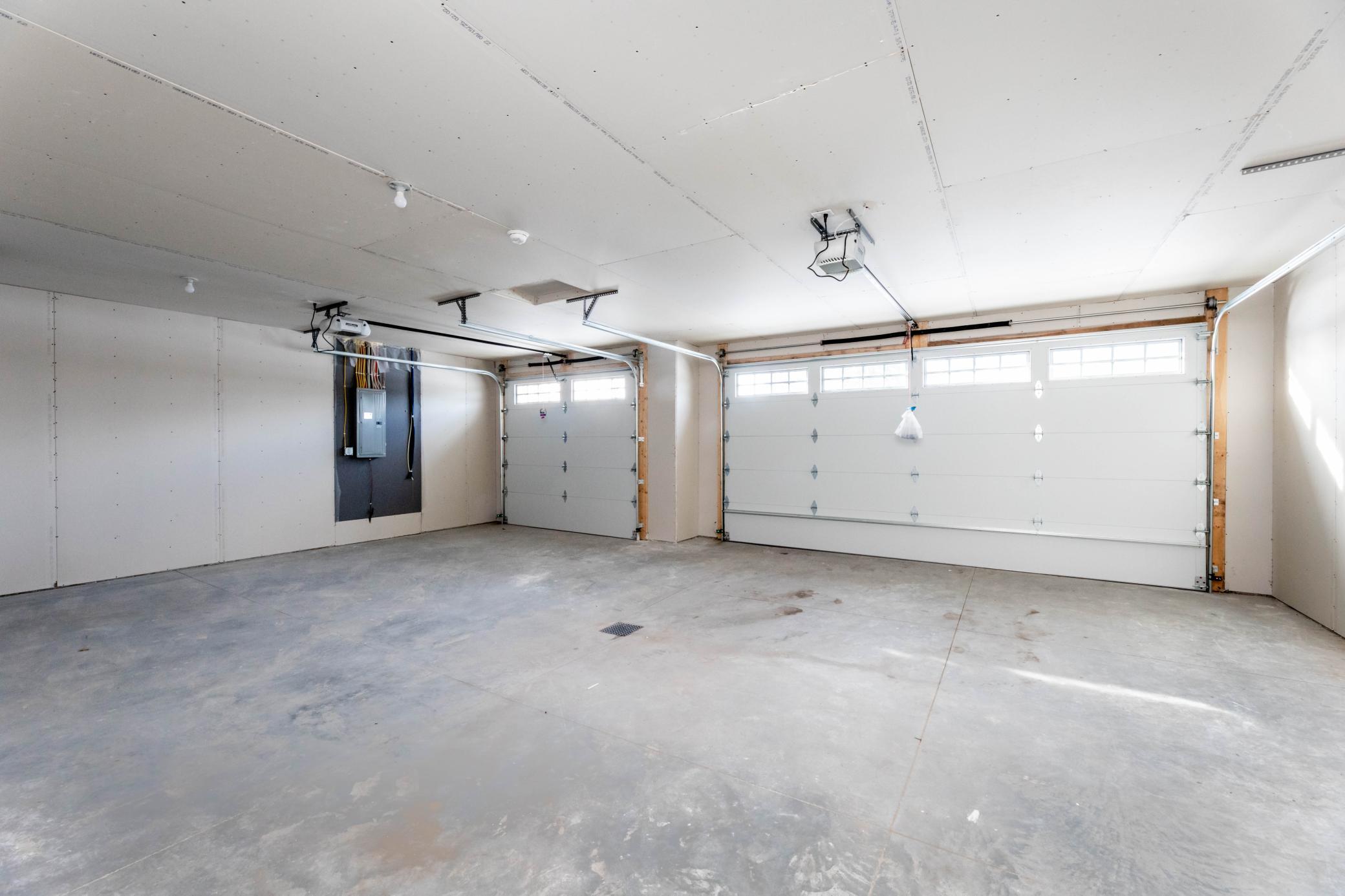 insulated garage w/ drain