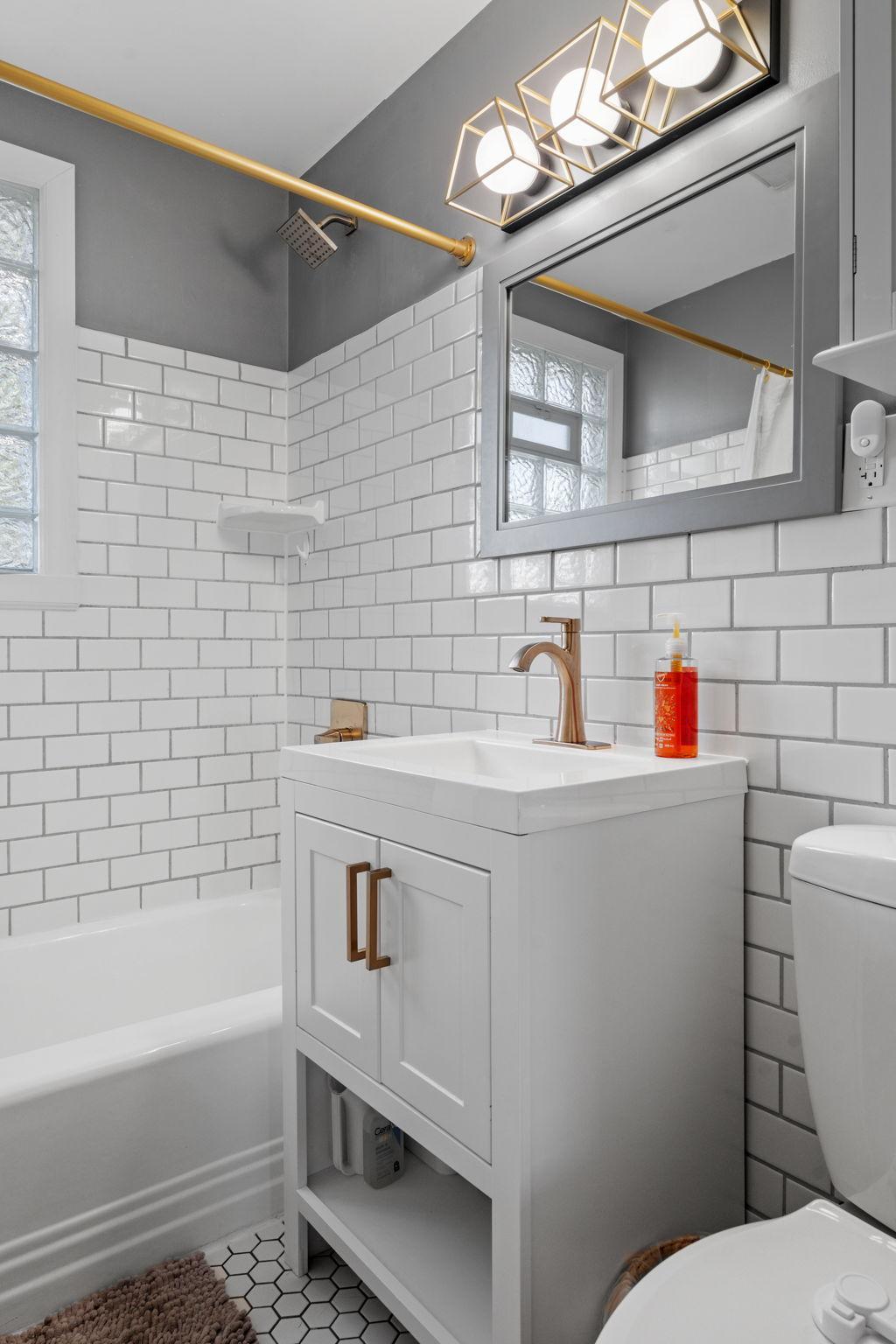 25-web-or-mls-2825 Kentucky Ave S-25.jpg
