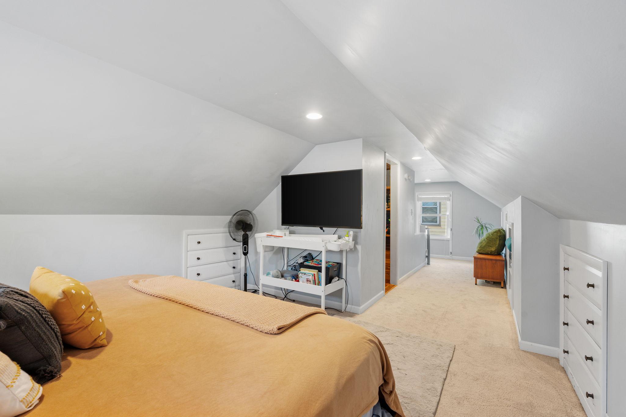 30-web-or-mls-2825 Kentucky Ave S-30.jpg