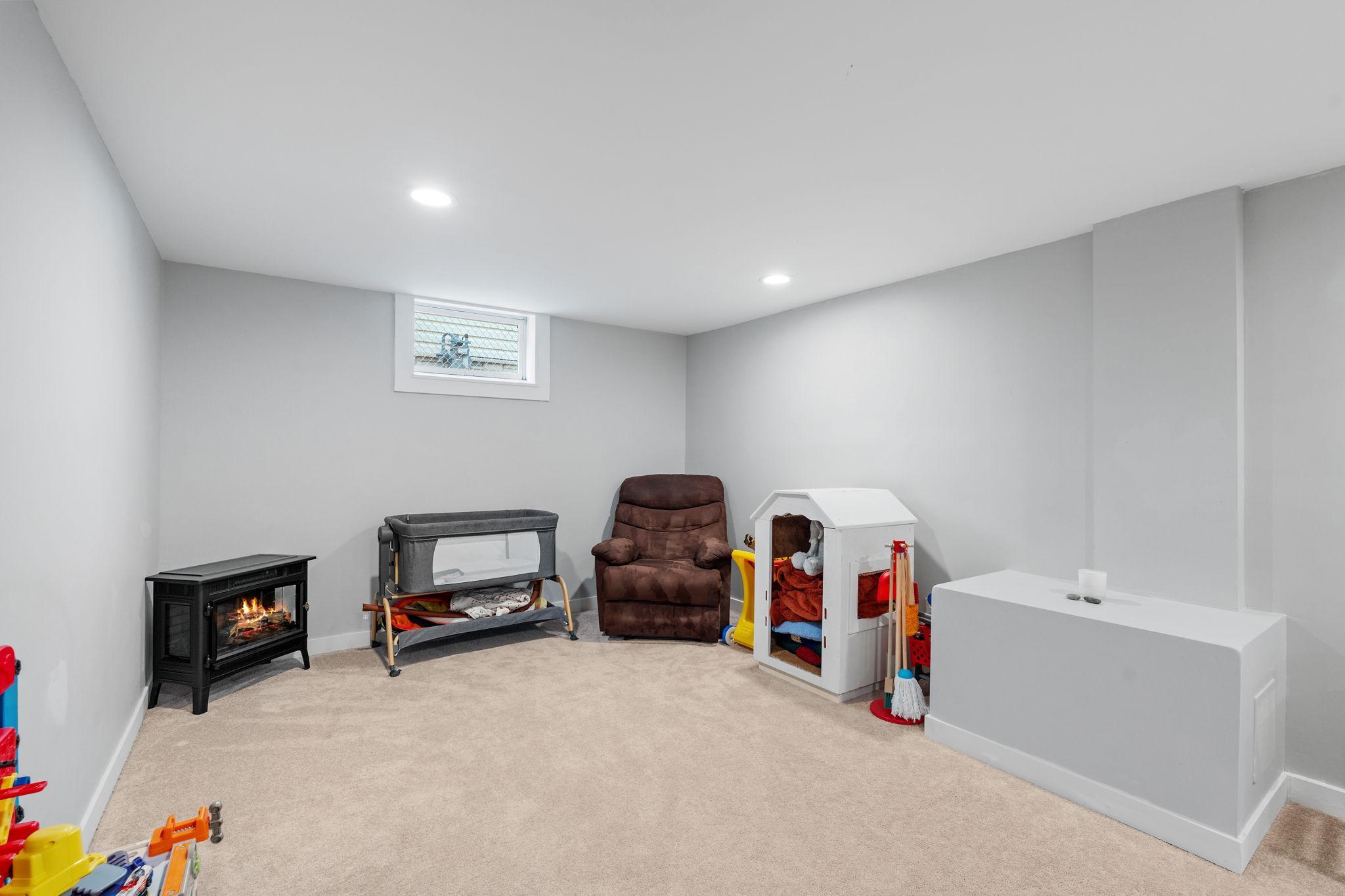 32-web-or-mls-2825 Kentucky Ave S-32.jpg