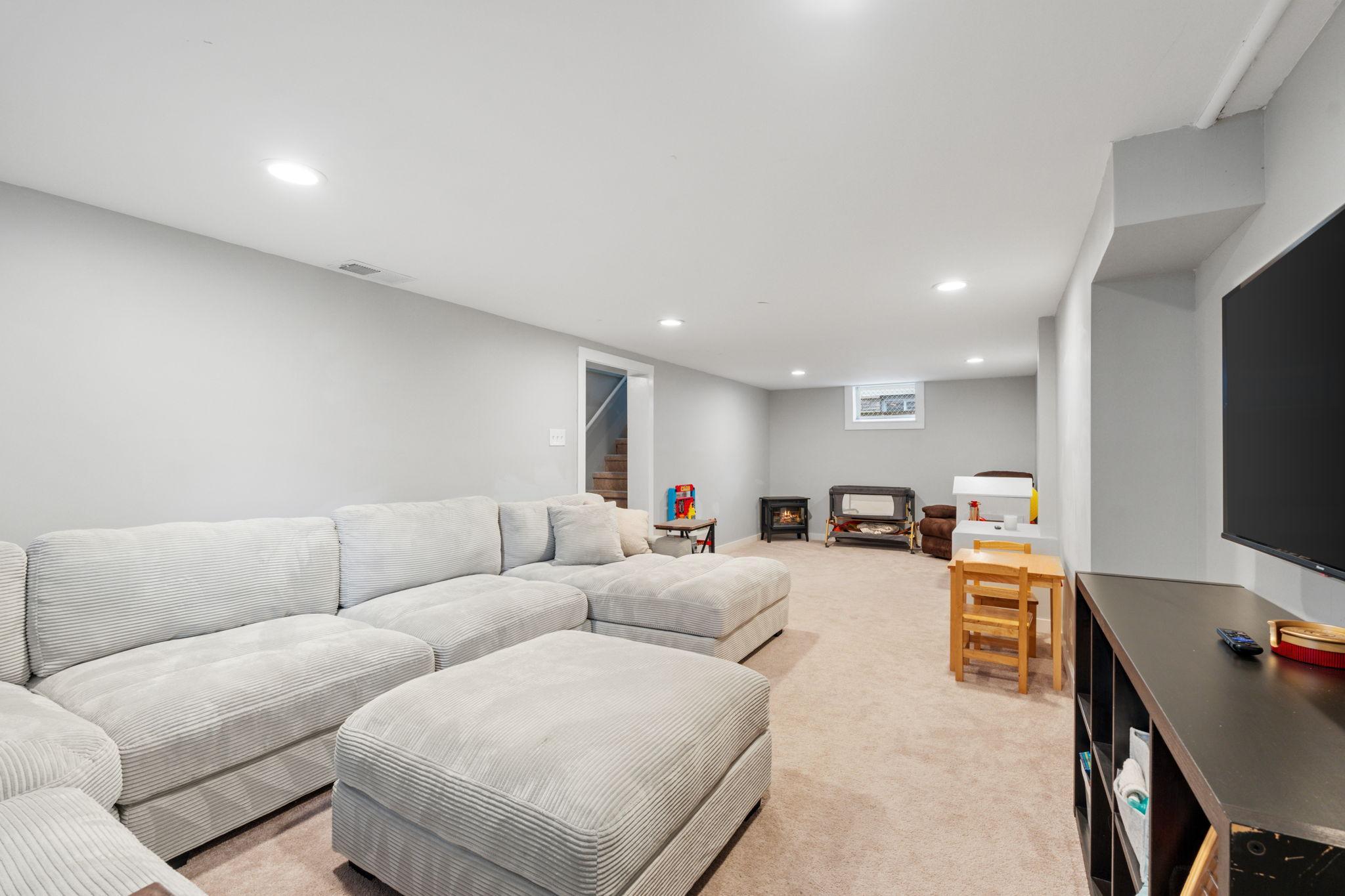 33-web-or-mls-2825 Kentucky Ave S-33.jpg