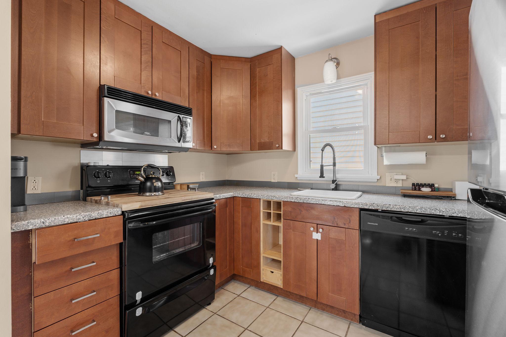 18-web-or-mls-2825 Kentucky Ave S-18.jpg
