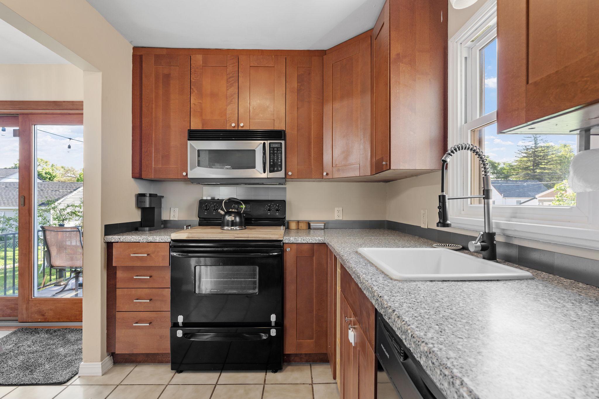 17-web-or-mls-2825 Kentucky Ave S-17.jpg