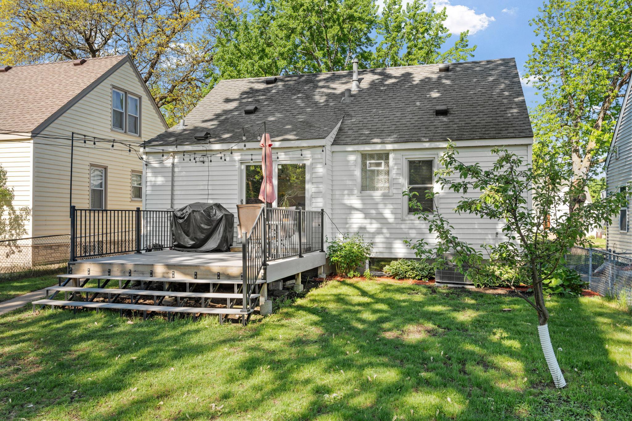 5-web-or-mls-2825 Kentucky Ave S-5.jpg