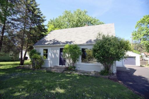 Rehabbed 4BR/2BA Roseville home in prime location