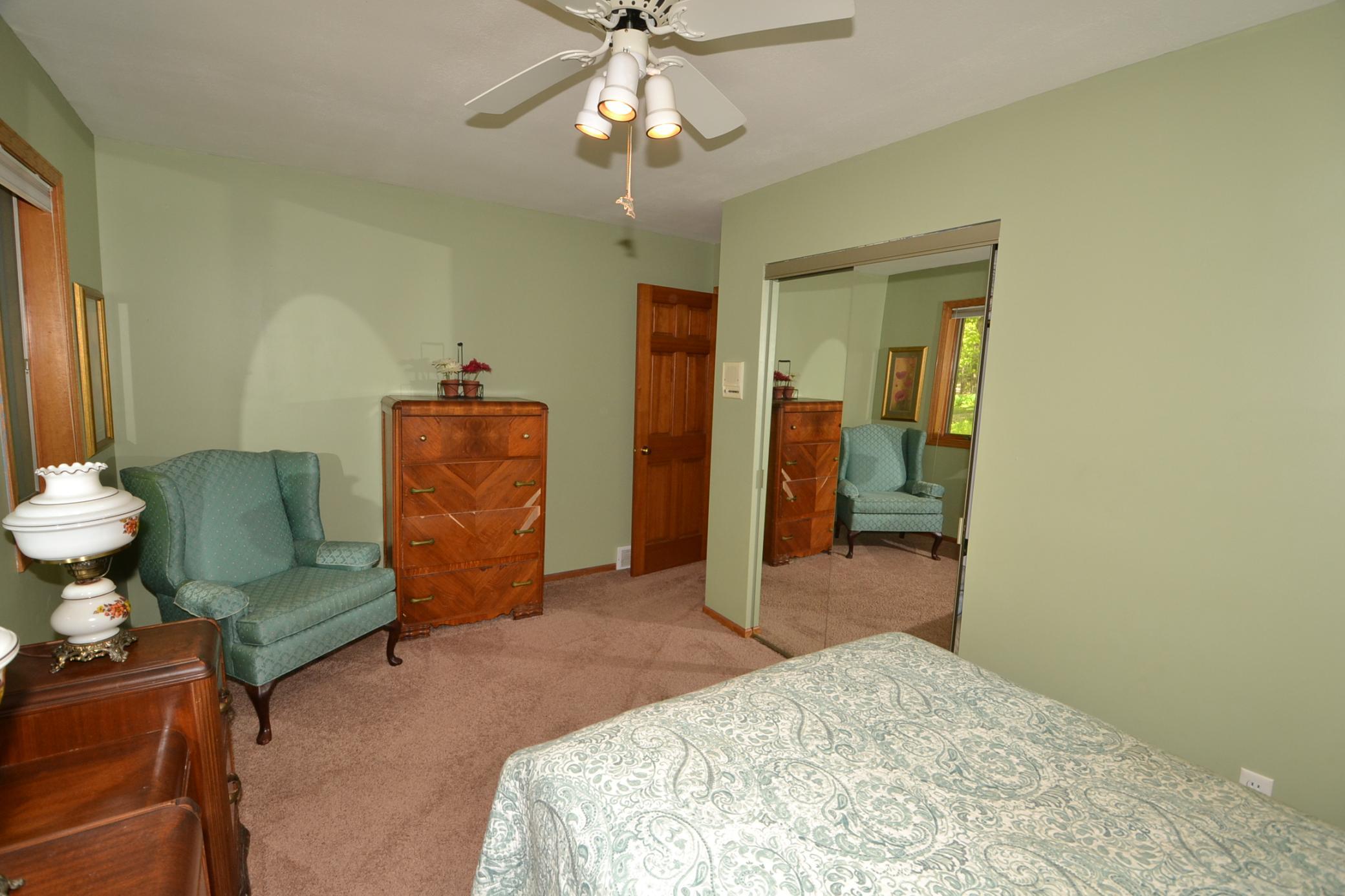 Bedroom3-2.JPG