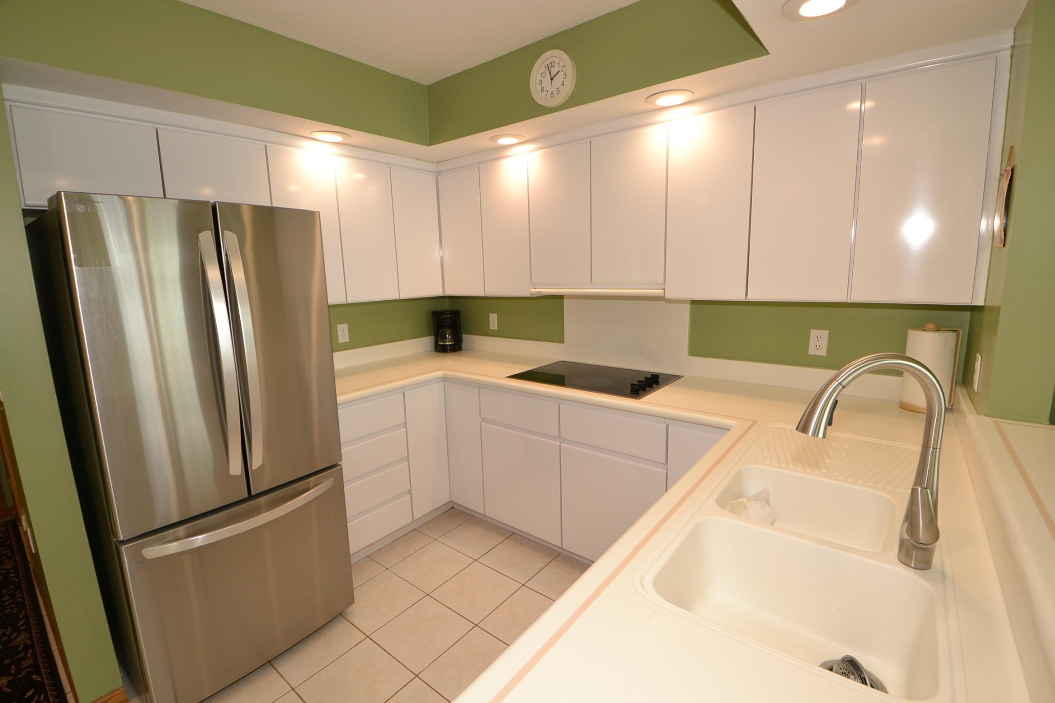 Kitchen2.JPG