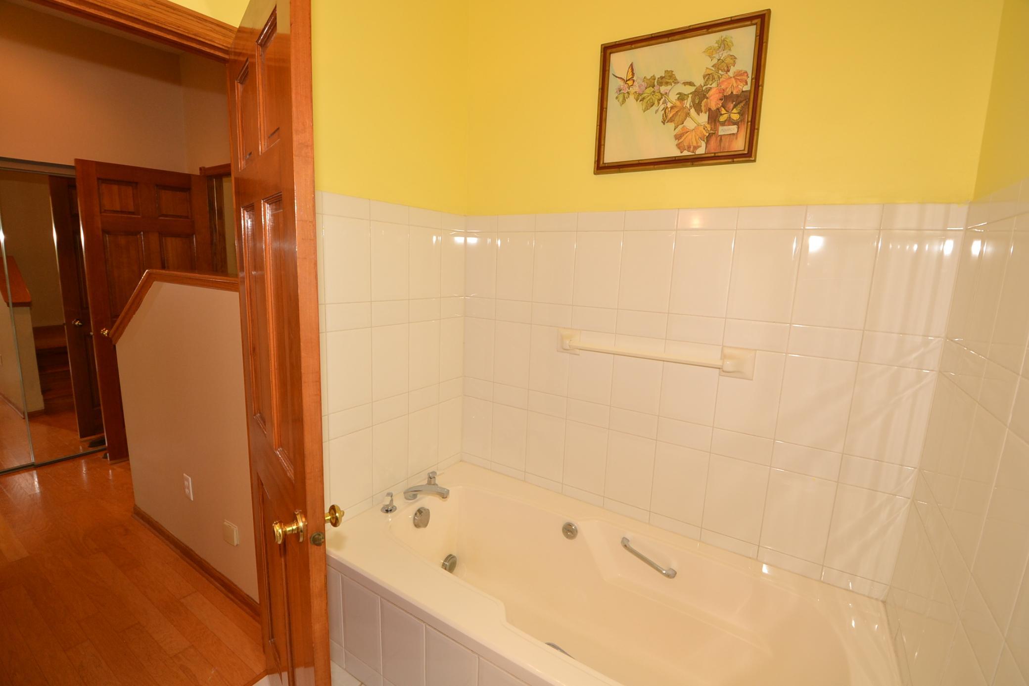 Primary bath2.JPG