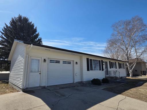 2713 4th Avenue S, Moorhead, MN 56560
