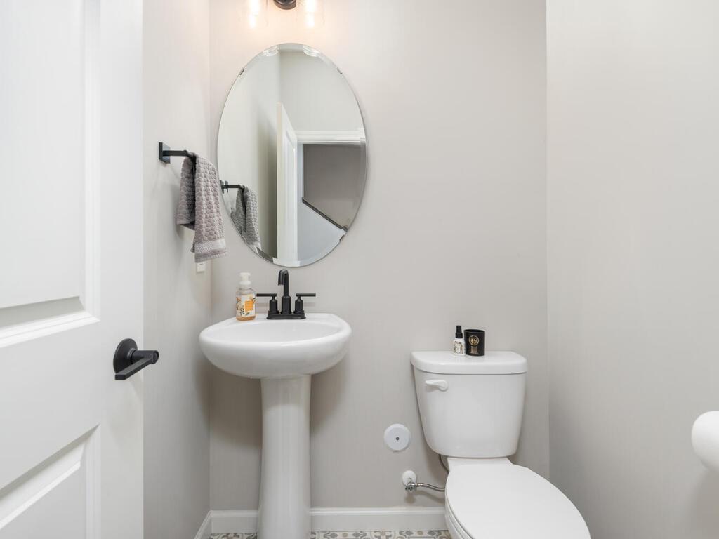 Main floor 1/2 bath!