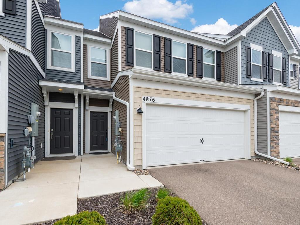Welcome to Avery Pines in Eagan!