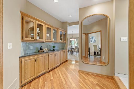 6210 Deerwood Circle N, Plymouth, MN 55442